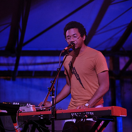 Toro Y Moi