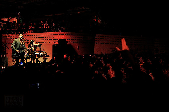 Twin Shadow