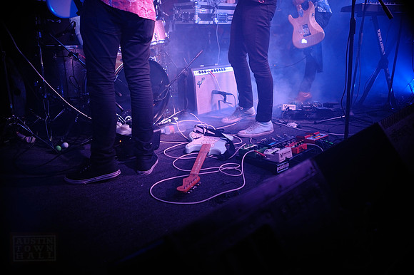 White Arrows