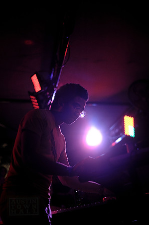 Toro Y Moi