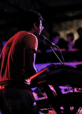 Toro Y Moi
