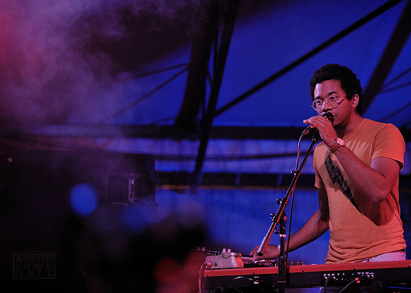 Toro Y Moi